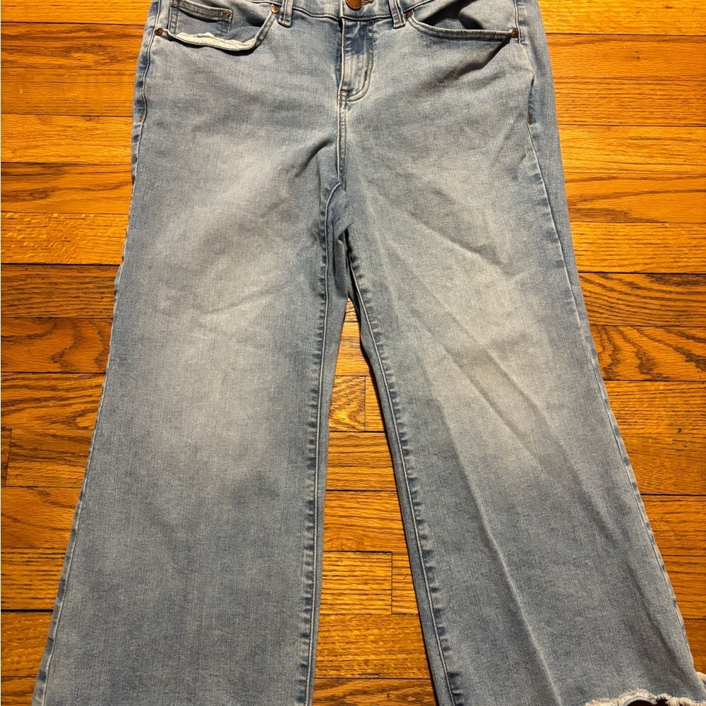 Lane Bryant signature fit mid rise cropped flare
Jeans